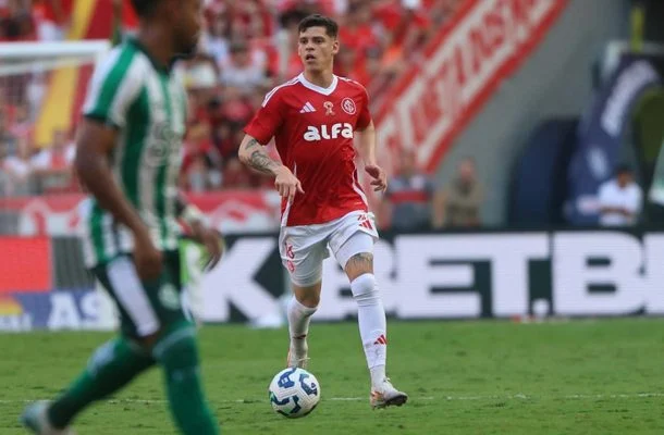 Roger Machado indica mais chances para Ronaldo no Inter: "Me surpreende o torcedor não se agradar" Ronaldo pode ganhar mais chances no Inter