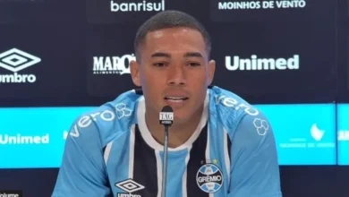 Carlos Vinícius pelo Grêmio