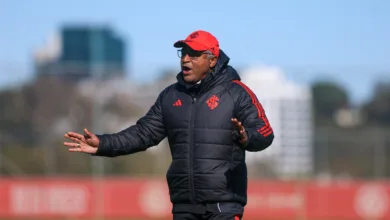 Roger Machado em treino do Inter