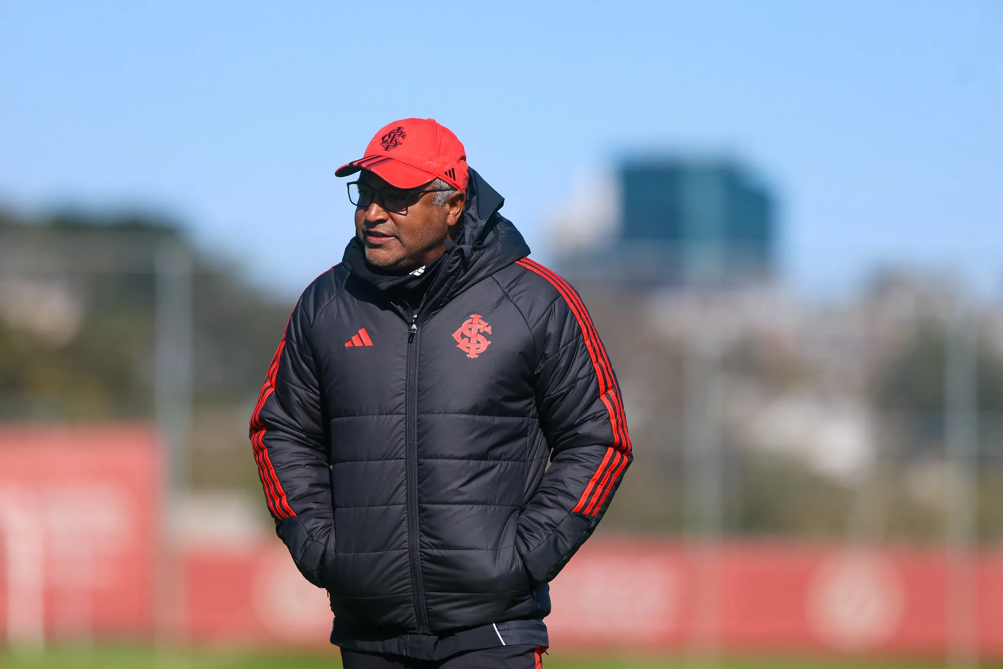 Roger espera reforços "o mais breve possível" no Inter, mas desconversa sobre volante uruguaio Roger Machado escala o Inter