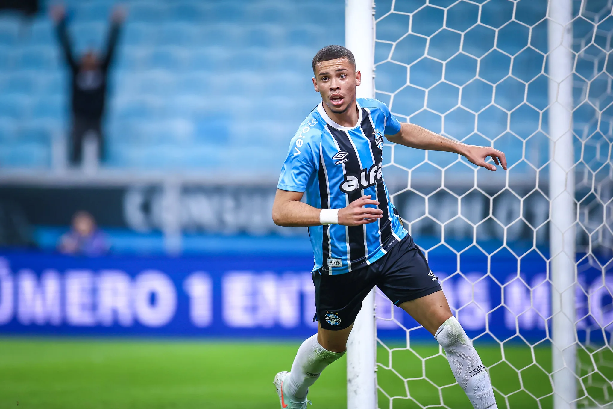 Alysson admite sonho de Europa, mas contrato longo protege o Grêmio Alysson brilha pelo Grêmio