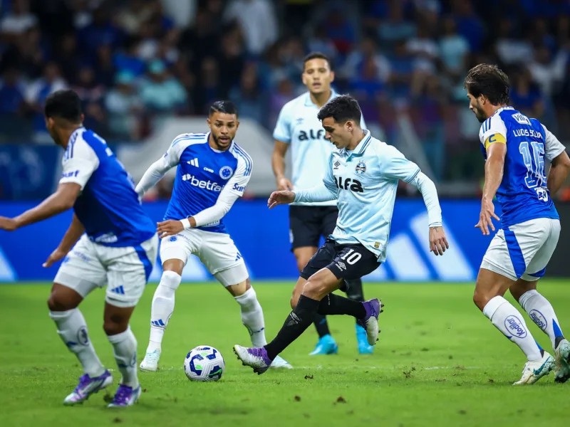 Torcedores do Grêmio acreditam que recado de Mano Menezes foi para Cristaldo Grêmio perdeu para o Cruzeiro