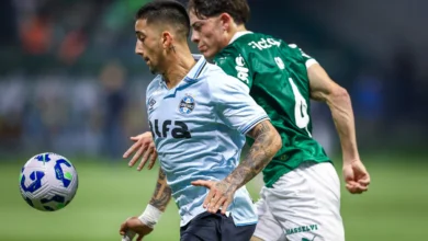 Jogador do grêmio em jogo contra o Palmeiras