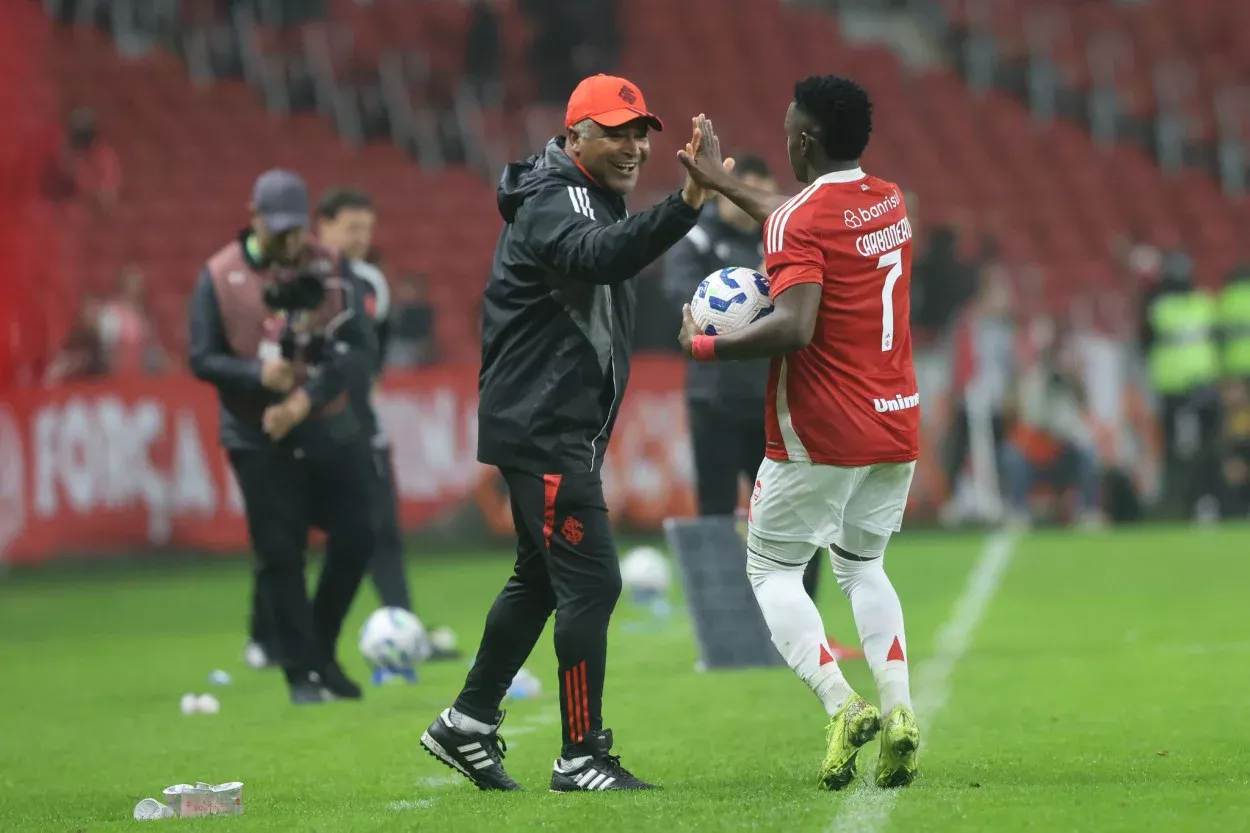 Inter tem escalação encaminhada contra o Flamengo; entenda a situação de Carbonero Carbonero ajudou o Inter