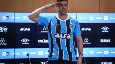 Balbuena recebe premiação no Grêmio e relembra gol marcado: "Muito feliz" Balbuena chega ao Grêmio