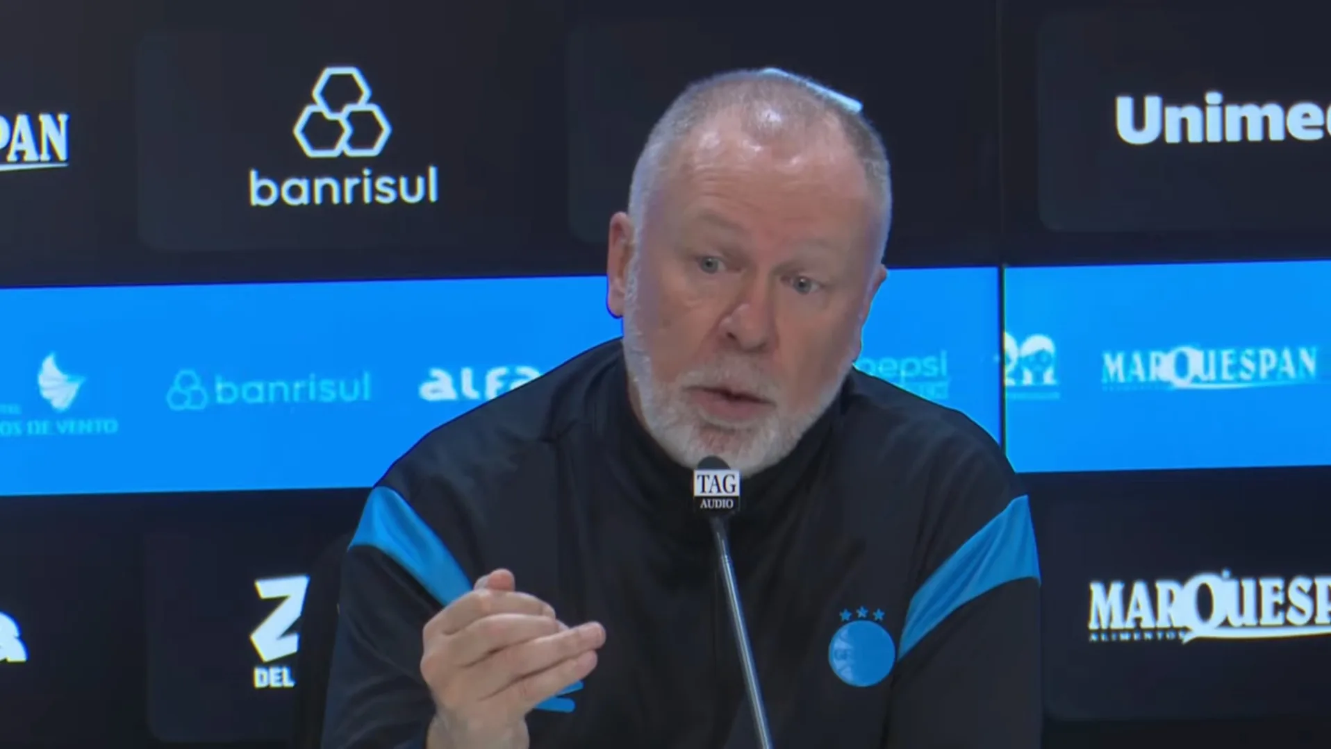 "Olha a diferença": Mano Menezes aponta jogador que se transformou no Grêmio Mano Menezes satisfeito no Grêmio