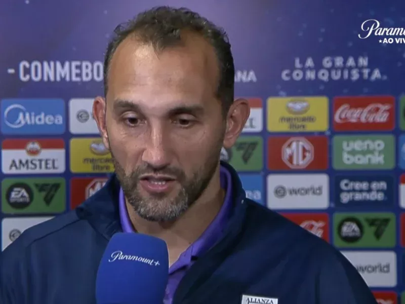 Barcos elogia time do Grêmio, mira reencontro e celebra compra da Arena: "Muito bom" Barcos tem carinho pelo Grêmio