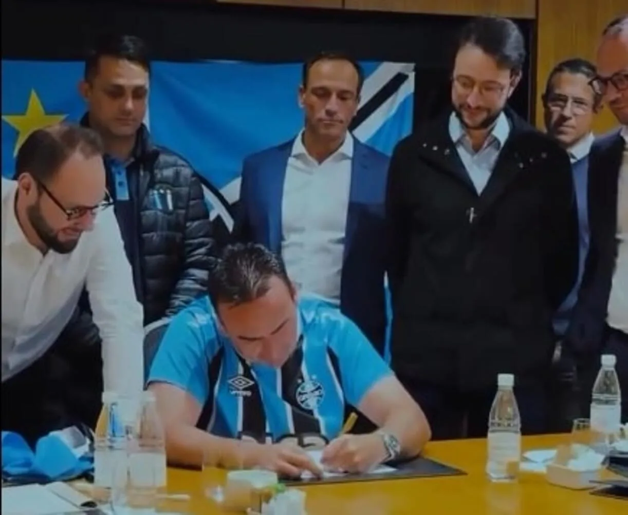 Vídeo mostra Marcelo Marques sendo recebido com festa no aeroporto pela torcida do Grêmio Marcelo Marques compra a Arena