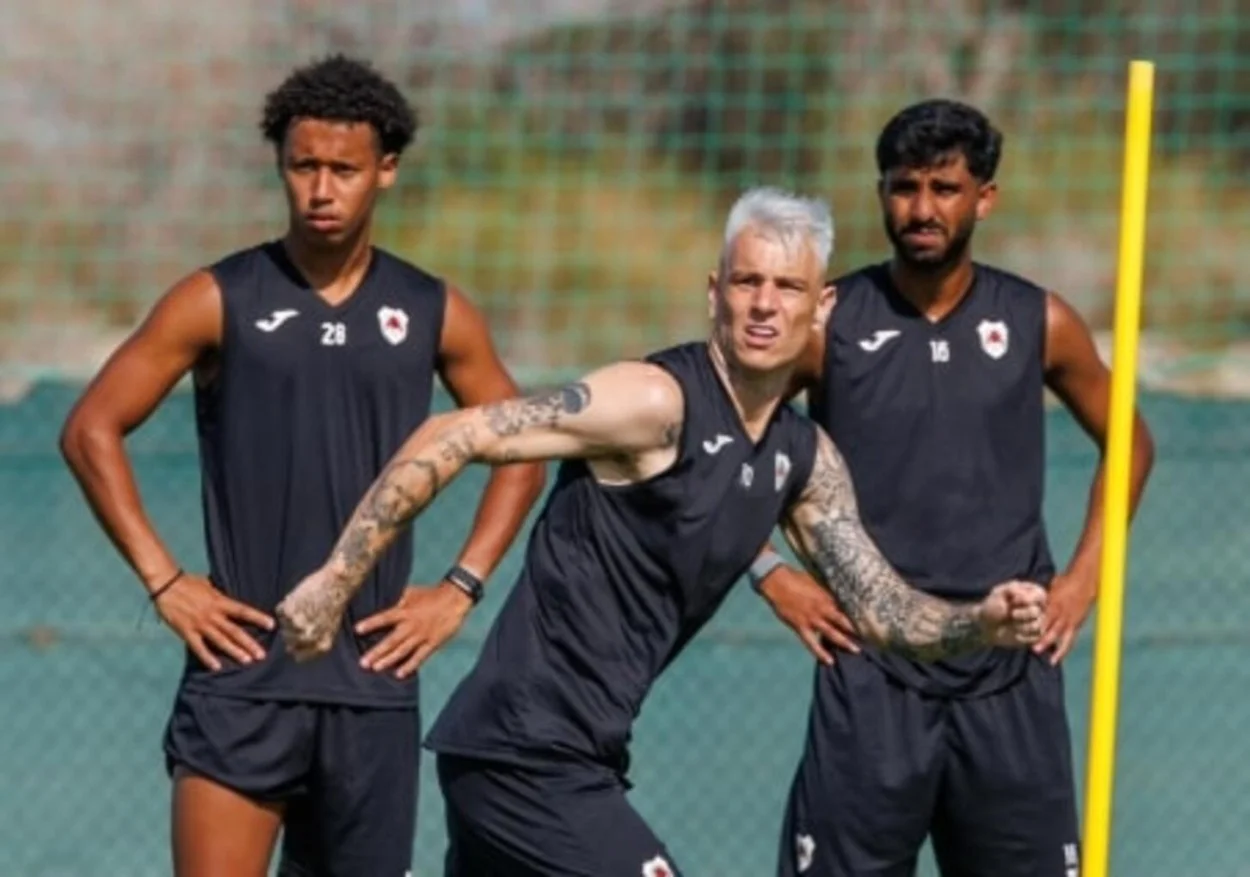 Róger Guedes na mira gremista