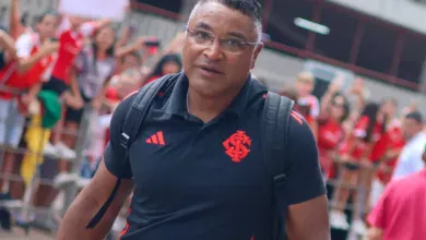 Roger Machado revela como está a relação com o Grêmio um ano após assumir o Inter Roger Machado pelo Inter