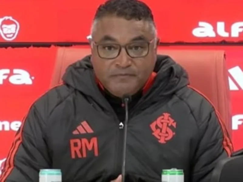 Roger Machado explica laterais do Inter