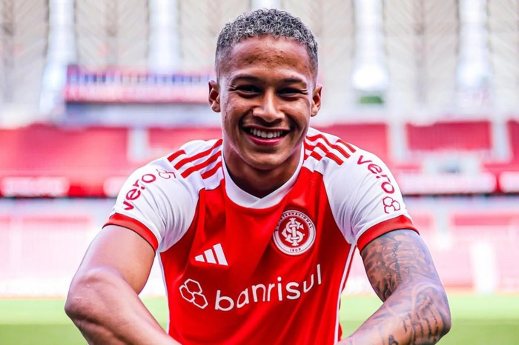 Ainda joga pelo Inter? A situação do atacante Vitinho após o término do contrato Vitinho com a camisa do Inter