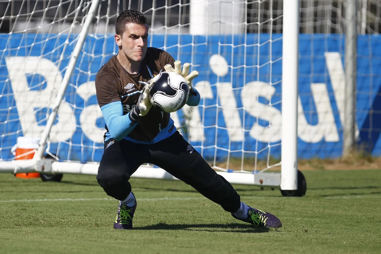 Torcedor do Grêmio encontra Grohe no aeroporto e pergunta se ele voltará ao clube Marcelo Grohe na mira do Grêmio