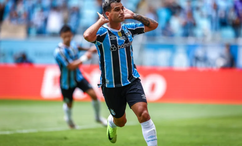 Após encaminhar saída de Nathan Pescador, Grêmio fica perto de vender Cristaldo Cristaldo pode sair do Grêmio