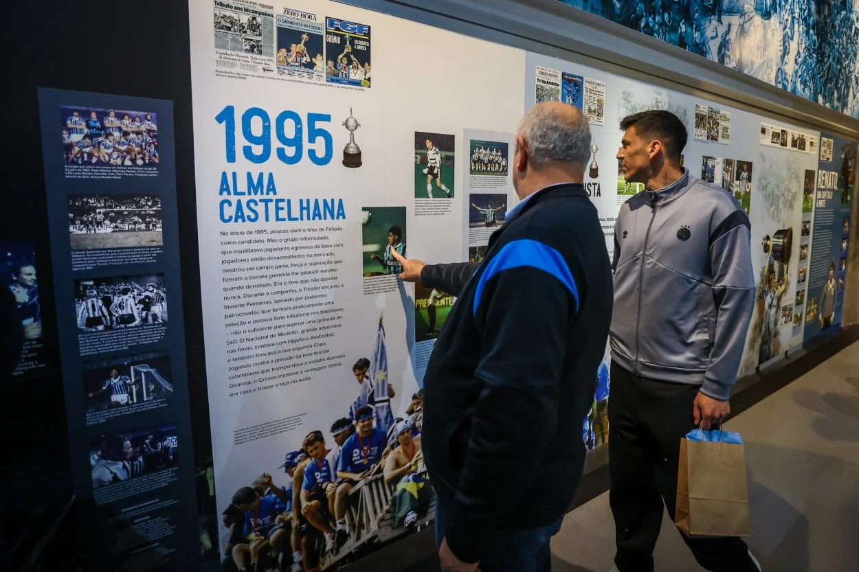 Dia especial no Grêmio e o recado de Felipão para Balbuena RS - FUTEBOL/GREMIO - ESPORTES - Atletas e comissão técnica realizam o tour na Arena do Gremio. FOTO: LUCAS UEBEL/GREMIO FBPA