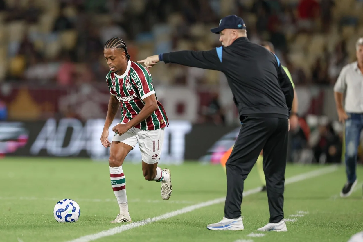 Grêmio tropeça no Maracanã e Mano Menezes dispara: “Sofremos um gol ridículo” Fluminense x Grêmio - 02/08/2025 Rio de Janeiro, Brasil - 02/08/2025 - Maracanã - Fluminense enfrenta o Grêmio esta noite no Maracanã pela 18ª rodada do Campeonato Brasileiro 2025. FOTO: MARCELO GONÇALVES / FLUMINENSE F.C.