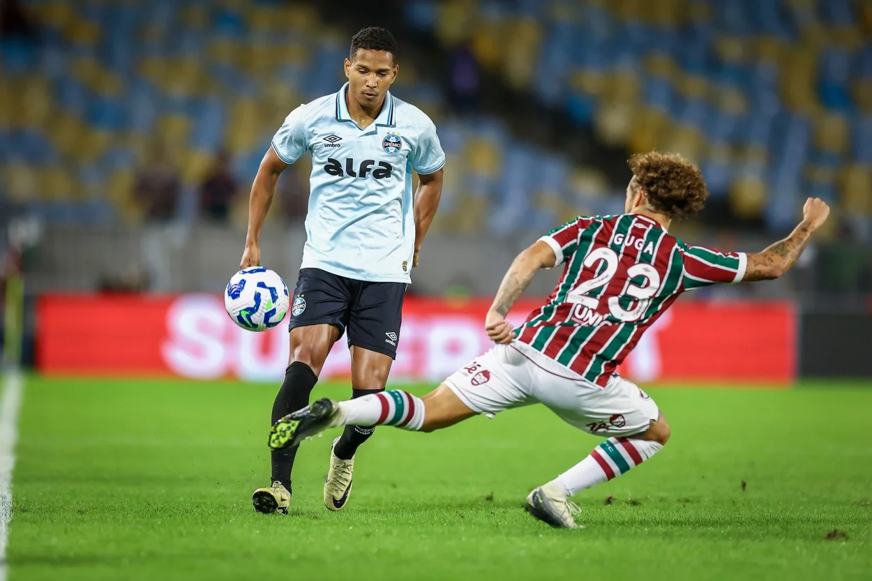 A situação de João Lucas após o retorno ao time do Grêmio contra o Fluminense João Lucas foi titular do Grêmio