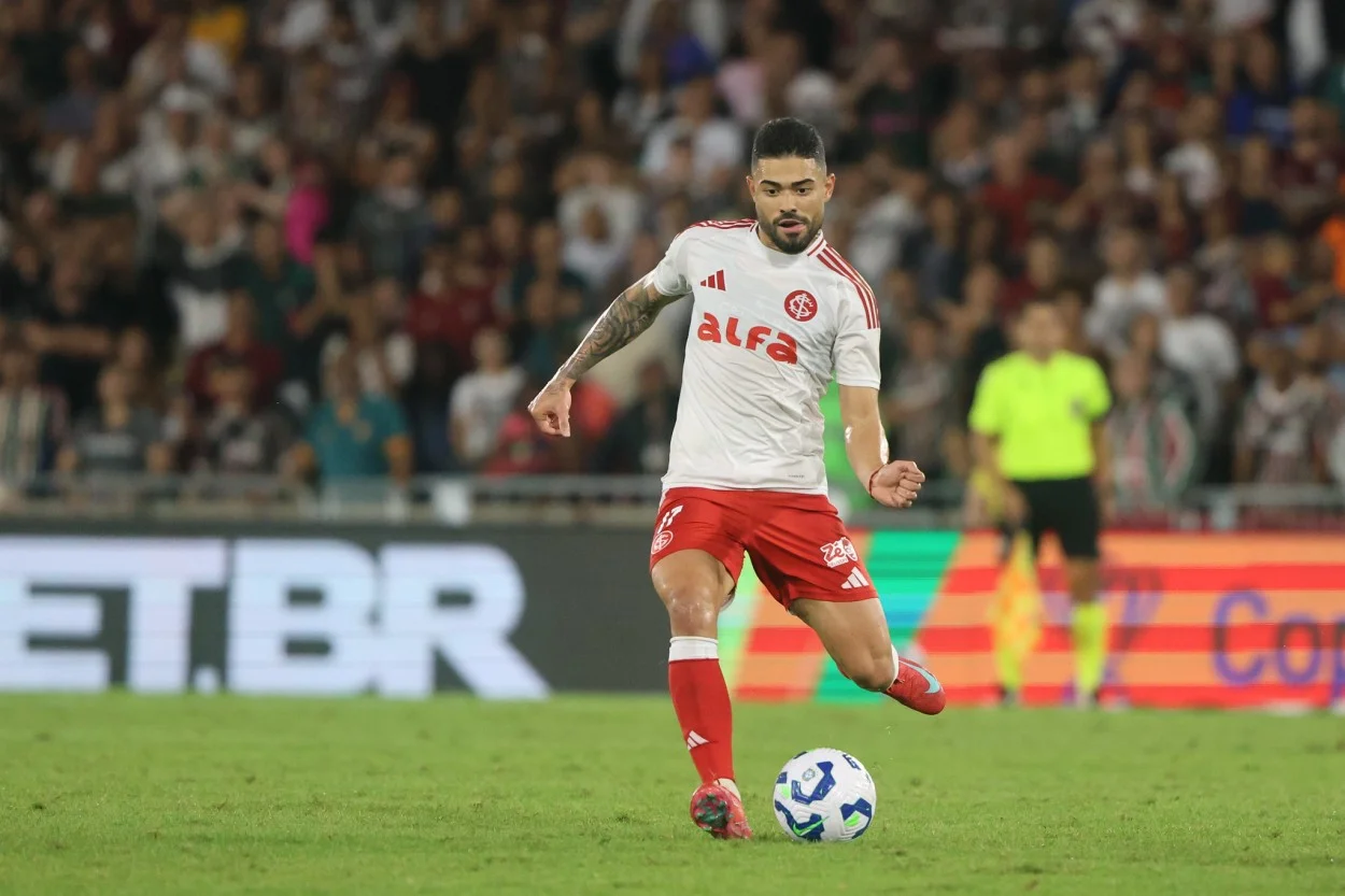 Escalação do Inter contra o Bragantino também será pensada de olho no Flamengo Bruno Tabata meia do Inter