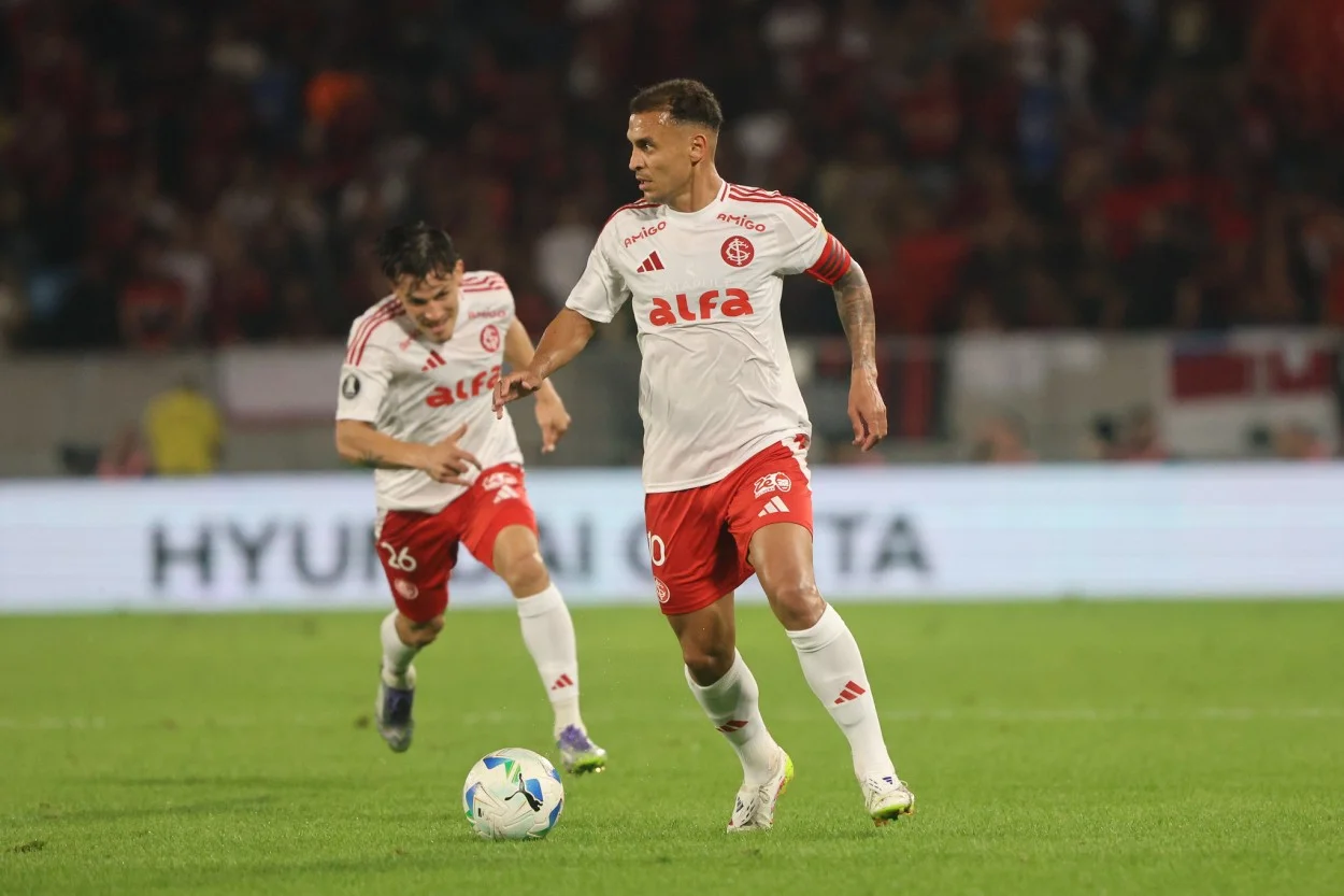 Inter perde para o Flamengo no Maracanã e precisa vencer no Beira-Rio para seguir na Libertadores Alan Patrick, jogador do Inter contra o Flamengo