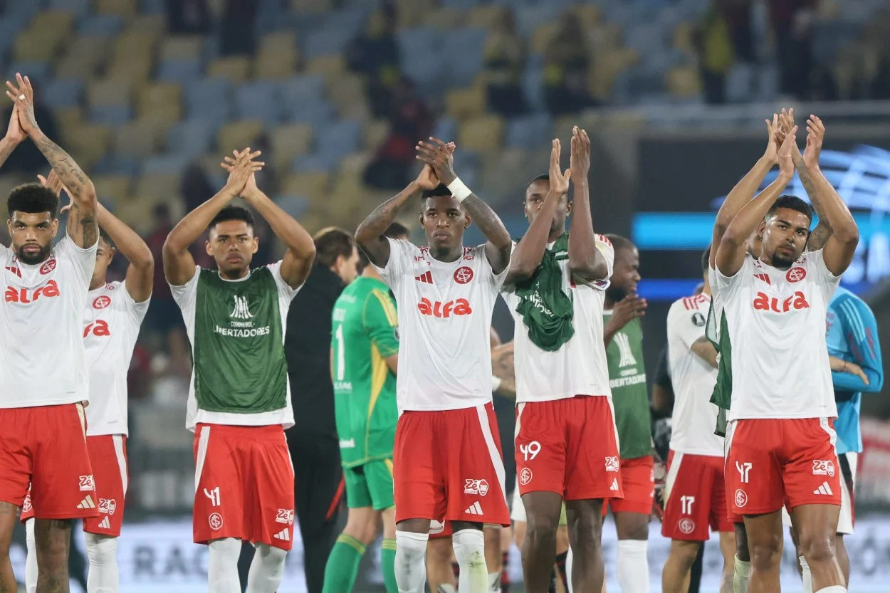 Jogadores do Inter convocam a torcida após derrota para o Flamengo: "Estamos super vivos" Inter perdeu para o Flamengo