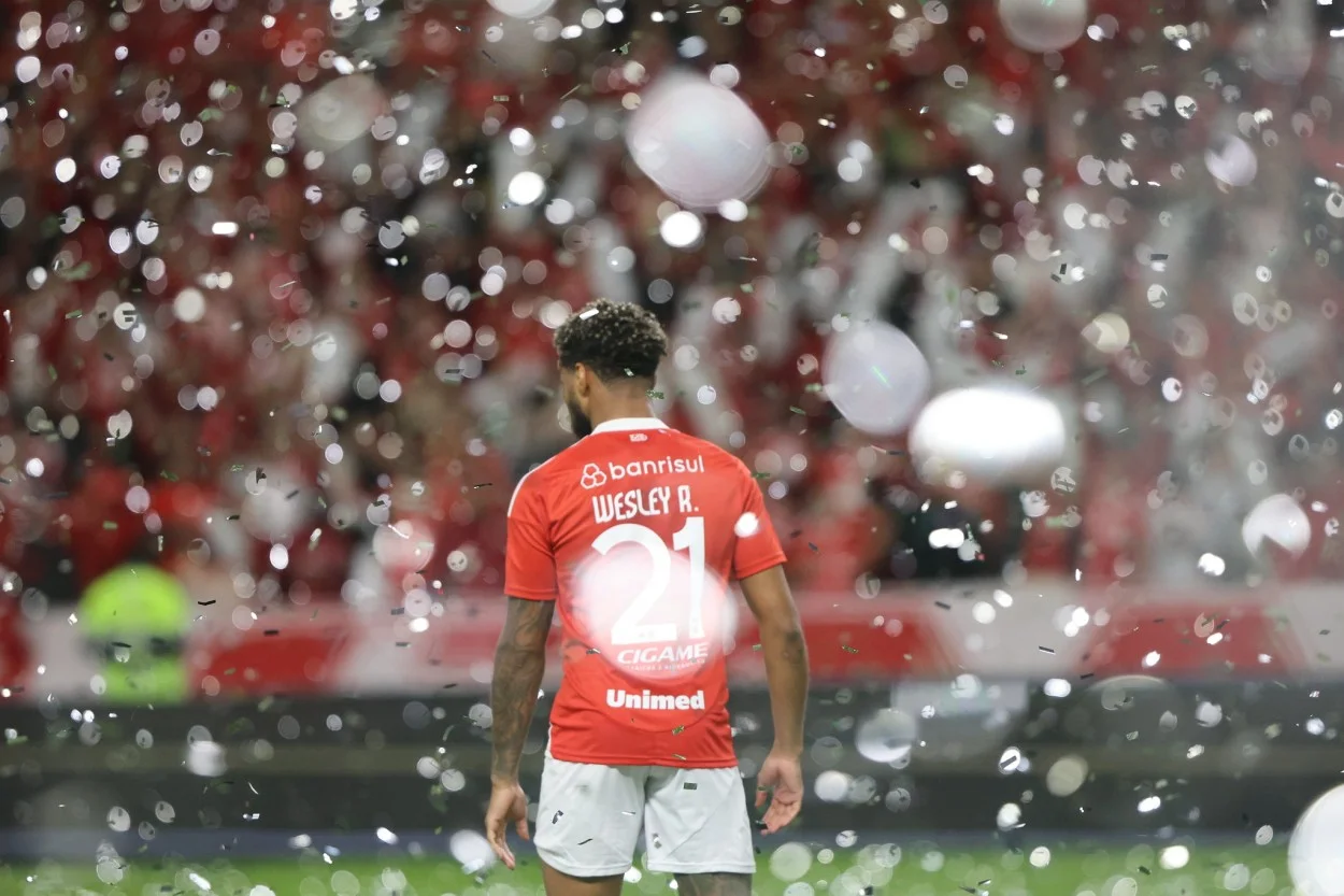 Inter comprou cerca de R$ 2,5 mil em papel picado e teme multa pesada da Conmebol Inter e papel picado