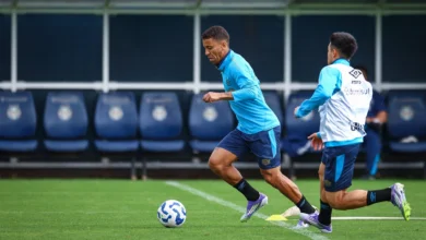 Marcos Rocha inicia treinos no Grêmio e pode estrear contra o Ceará no sábado Marcos Rocha treinando, CT do Grêmio
