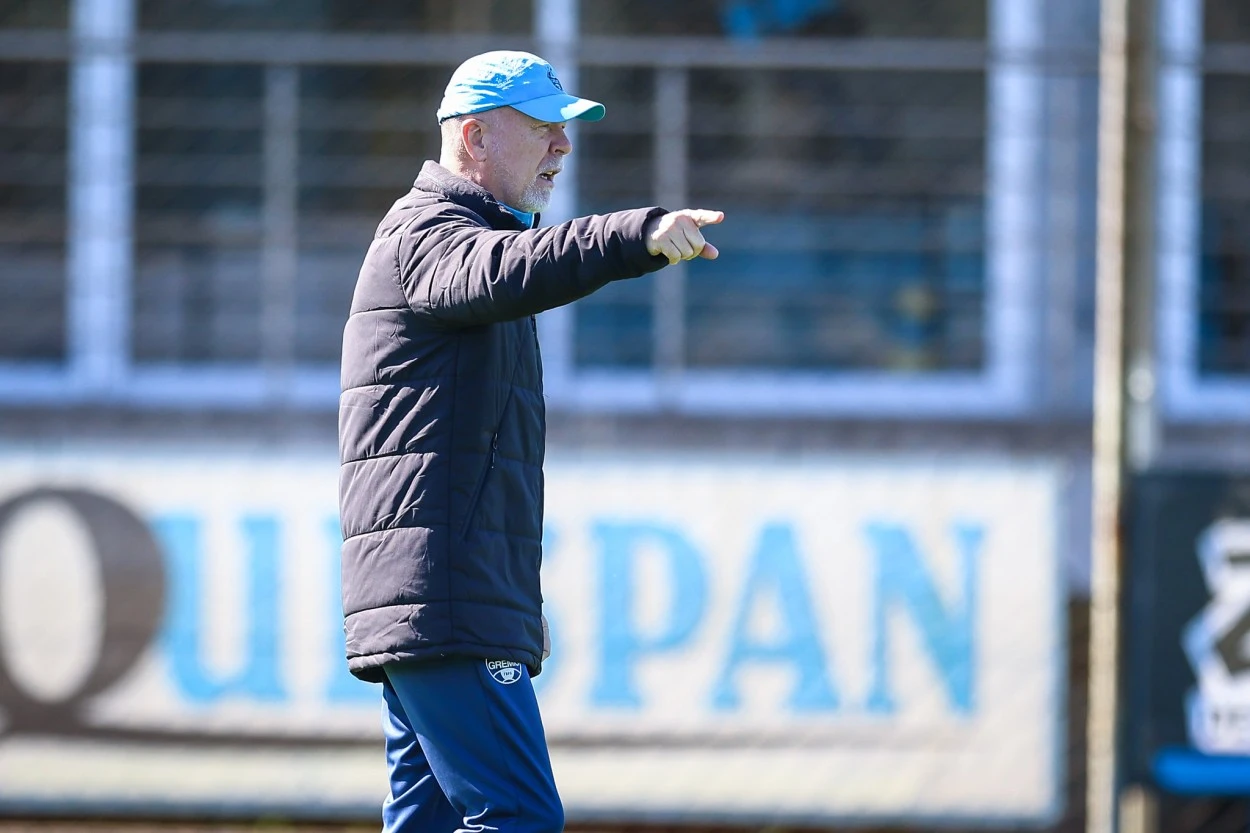 Cutucou? Mano projeta dificuldades contra o Flamengo: "O Rio Grande do Sul sabe" Mano Menezes do Grêmio