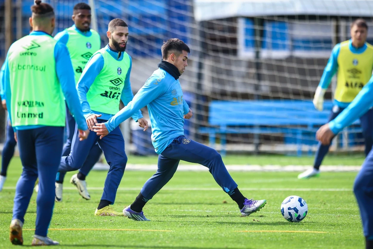 "Vocês ganham meio milhão": jogadores do Grêmio são alvos de protesto no Rio de Janeiro Grêmio espera bom resultado contra o Flamengo