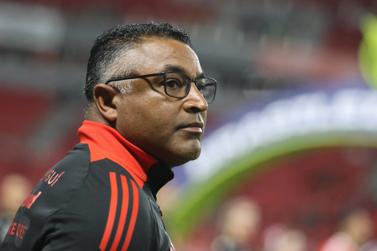 Roger Machado respira no cargo e minimiza especulações no Inter: "Não ouço e não leio" Roger Machado em Inter x Fortaleza