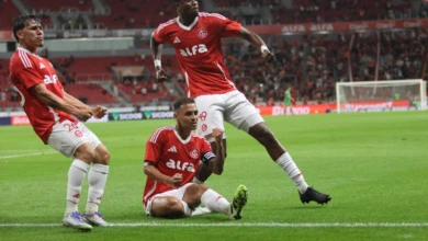 Inter vence com menor público do ano e protestos da torcida: "Muitas dívidas, pouco futebol" Inter venceu o Fortaleza