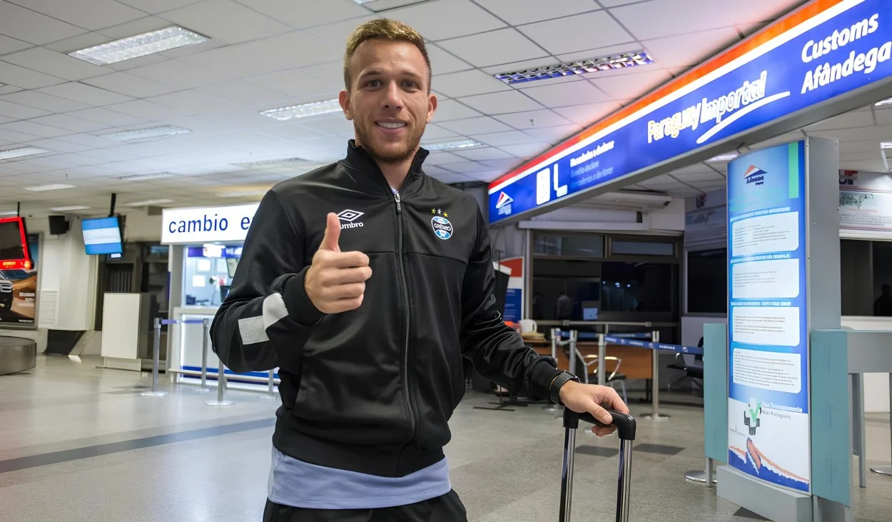 Saiba como acompanhar ao vivo a chegada de Arthur para jogar no Grêmio Arthur, ex-Grêmio está voltando ao clube formador