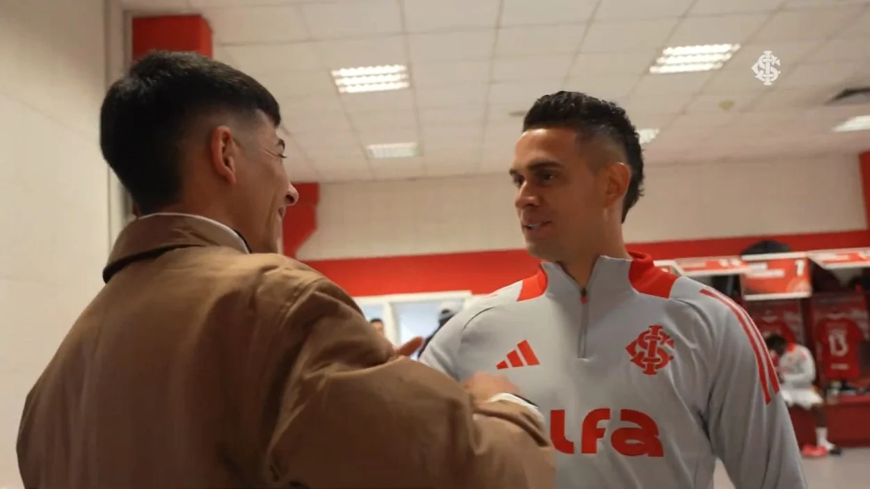 Alan Rodríguez revela que recebeu proposta de outros clubes e reforça identificação com o Inter Rafael Borré e Alan Rodríguez se encontram no primeiro dia do jogador no Inter