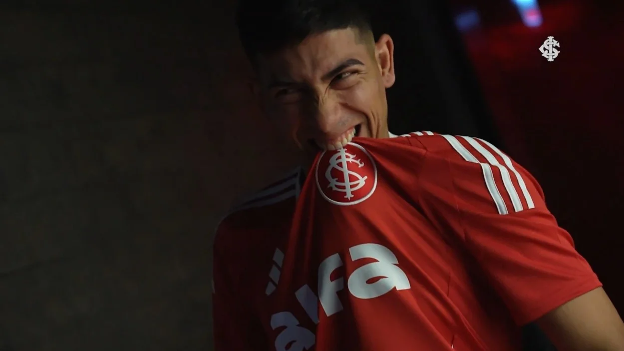 Alan Rodríguez chega ao Inter com discurso emocionante e negociação milionária Alan Rodríguez no primeiro dia do jogador no Inter