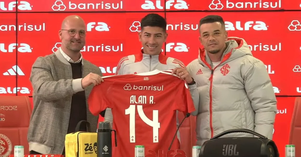 Alan Rodríguez revela que recebeu proposta de outros clubes e reforça identificação com o Inter Coletiva de apresentação do meio-campista Alan Rodríguez, novo jogador do Inter