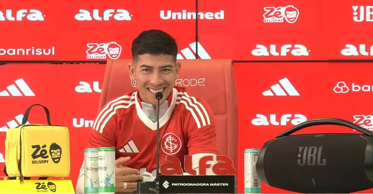 Alan Rodríguez revela que recebeu proposta de outros clubes e reforça identificação com o Inter Coletiva de apresentação do meio-campista Alan Rodríguez, novo jogador do Inter