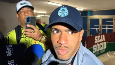 Lucas Esteves admite falta de atenção em Fluminense 1x0 Grêmio: "Futebol é jogo de detalhe" Lucas Esteves, jogador do Grêmio, concede entrevista coletiva após a derrota por 1x0 contra o Fluminense, no maracanã. Foto: YouTube/Rádio Imortal
