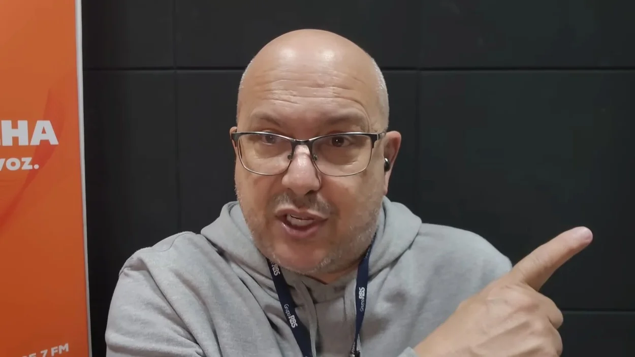 Irritado com o Grêmio, CCD diz que clube tirou Thiago Silva do jogo contra o Inter César Cidade Dias, decepcionado com o momento do Grêmio