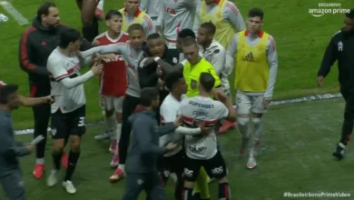 Roger Machado vai atrás de jogador do São Paulo e tenta tirar satisfações Roger Machado irritado