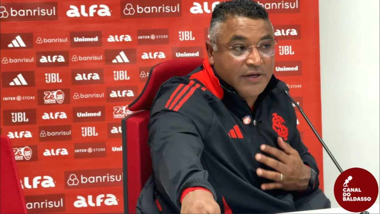 Roger revela como manteve ambiente saudável no Inter mesmo sob forte protestos da torcida Roger Machado, treinador do Inter, em coletiva após a vitória por 3x1 contra o Bragantino
