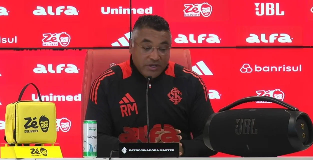 Roger Machado vê protestos no Inter como "amor da torcida" e defende time reserva após derrota Roger Machado, treinador do Inter em coletiva de imprensa após derrota por 3x1 para o Flamengo no Brasileirão