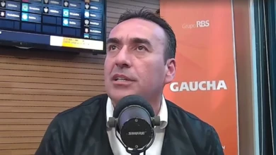 Reunião tensa, pressão por investimentos e indicação de cargos frustraram Marques no Grêmio Marques Grêmio