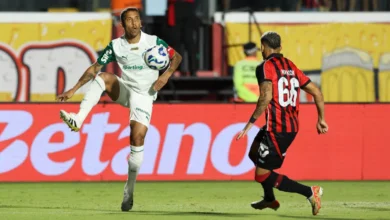 Reforço encaminhado do Grêmio se emociona na despedida e já tem previsão de estreia Marcos Rocha, jogador do Palmeiras contra o Vitória