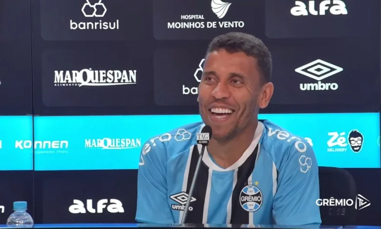 Marcos Rocha na coletiva de apresentação no Grêmio