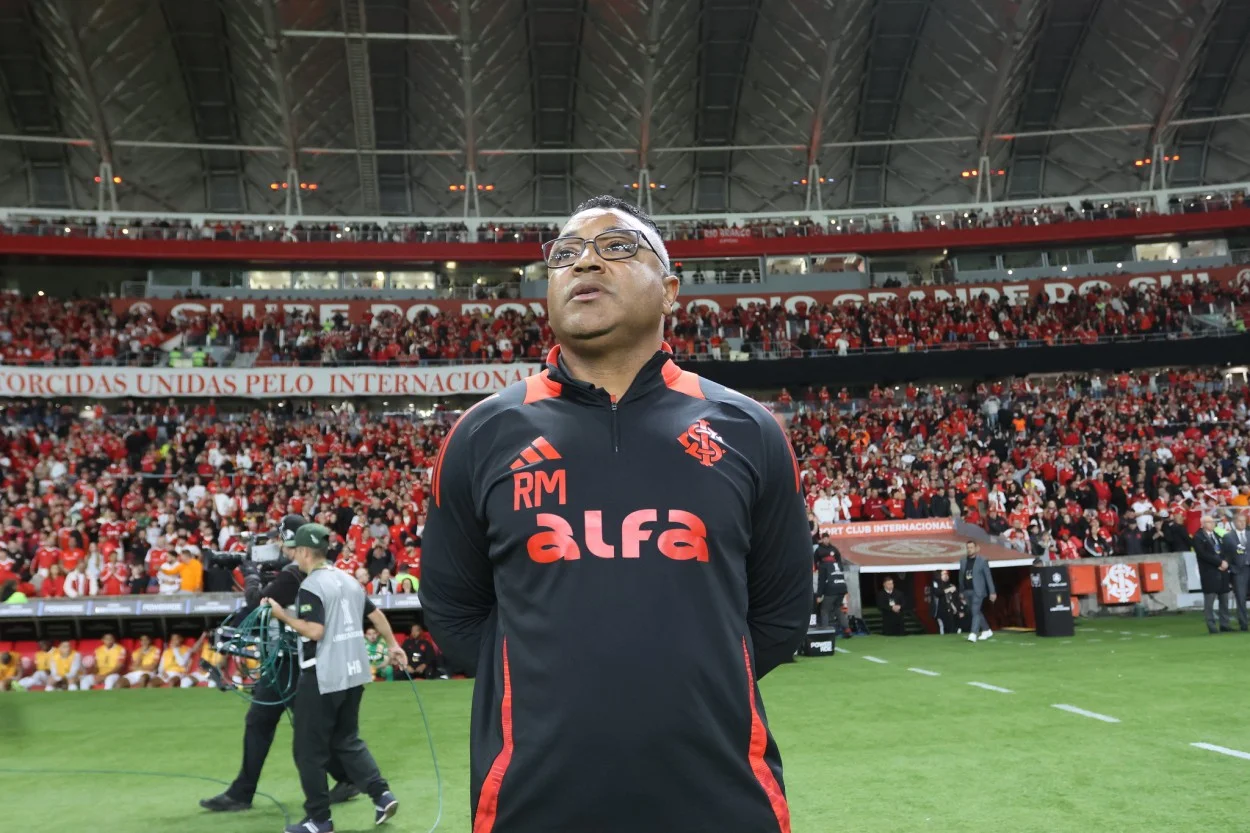 Direção do Inter cobra mais os jogadores do que Roger Machado após nova eliminação Roger Machado, treinador do Inter