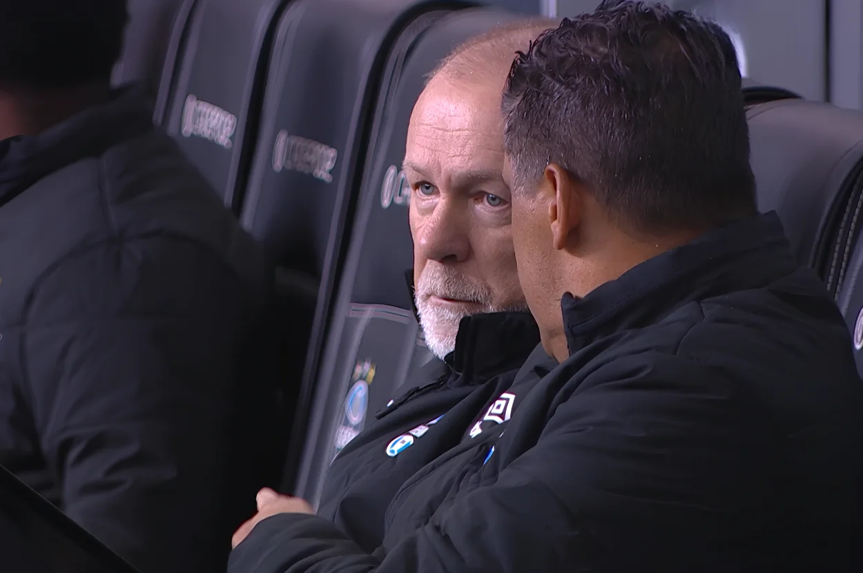Grêmio inicia reformulação: Mano Menezes permanece e quatro jogadores estão fora Mano Menezes, no jogo do Grêmio contra o Sport Recife