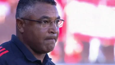 Pressionado no Inter, Roger Machado pode desfazer dupla de volantes criticada Roger Machado, treinador do Inter