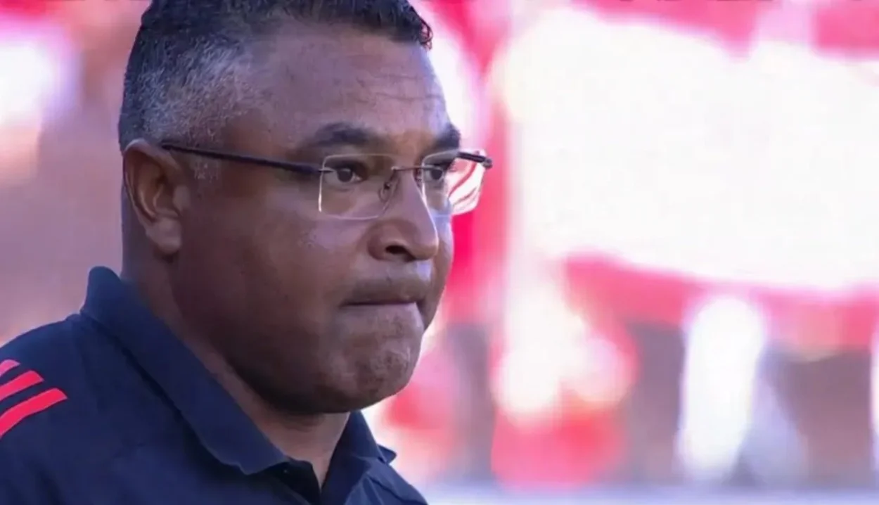 Pressionado no Inter, Roger Machado pode desfazer dupla de volantes criticada Roger Machado, treinador do Inter