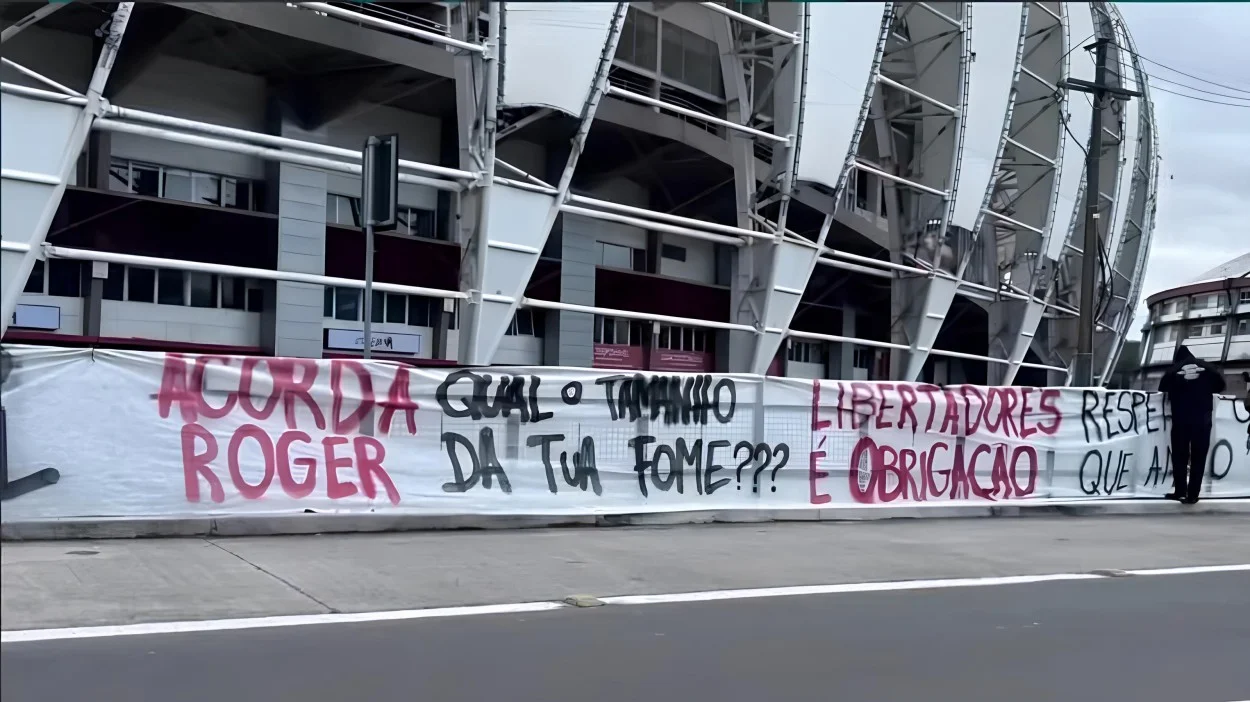 Roger revela como manteve ambiente saudável no Inter mesmo sob forte protestos da torcida Roger revela como manteve ambiente saudável no Inter mesmo sob forte protestos da torcida Roger Machado explica como manteve o ambiente do Inter saudável após protestos da torcida e destaca apoio da diretoria para seguir o trabalho.