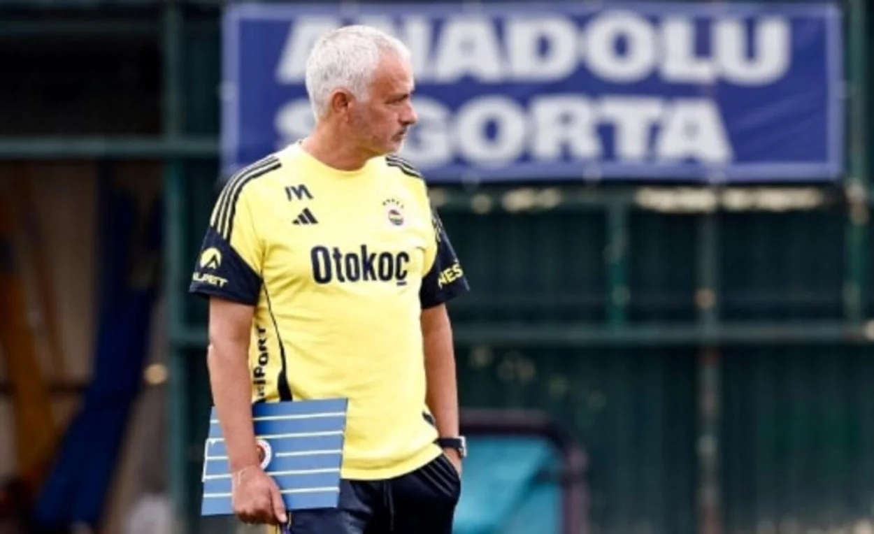 Mourinho no Grêmio em 2026? Português estaria na mira de Marcelo Marques Mourinho na mira do Grêmio