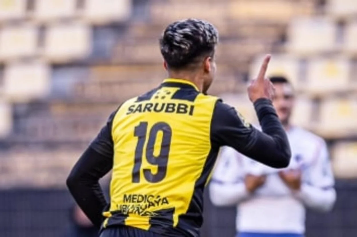 Emprestado pelo Grêmio, Arezo marca belo gol de cabeça em clássico no Uruguai Arezo ex-Grêmio